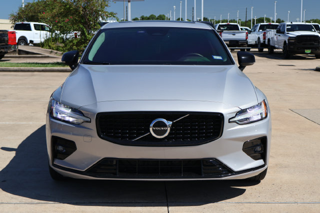 Used 2024 Volvo S60 B5 Core FWD image 2