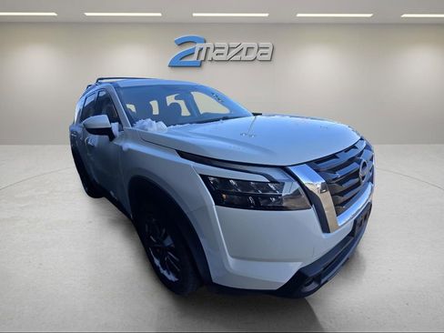Used 2023 Nissan Pathfinder SV image 6