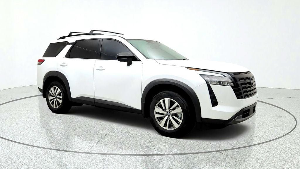 Used 2026 Nissan Pathfinder SL AWD/4WD image 3