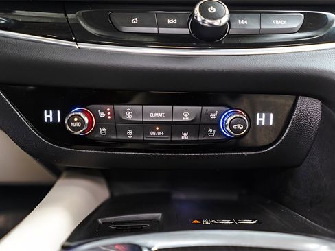 Used 2024 Buick Enclave Avenir image 15