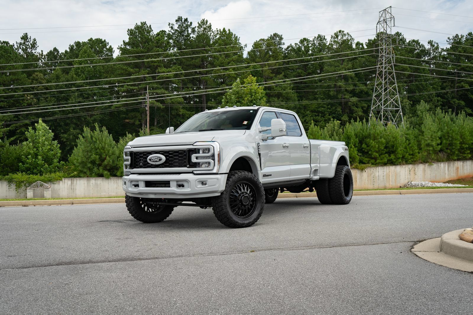 Used 2026 Ford F450 Lariat AWD/4WD image 1
