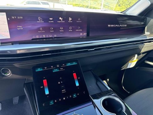 New 2026 Cadillac Escalade ESV Luxury AWD/4WD image 25