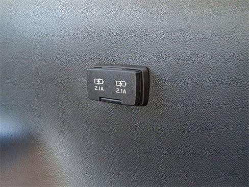 Used 2023 Subaru Ascent Premium w/ Convenience Package image 11