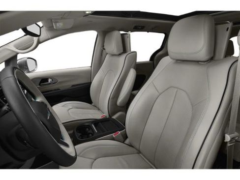 Used 2019 Chrysler Pacifica Limited w/ Advanced Safetytec Group FWD image 12