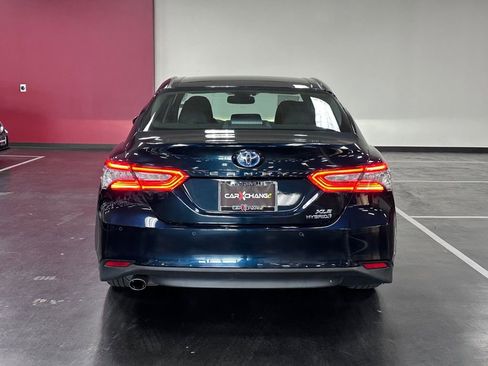 Used 2018 Toyota Camry XLE image 6