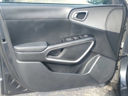 Used 2025 Kia Soul S FWD image 8
