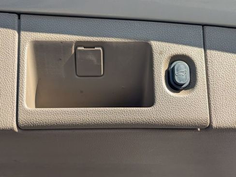 Used 2017 GMC Yukon SLT w/ Premium Edition image 34