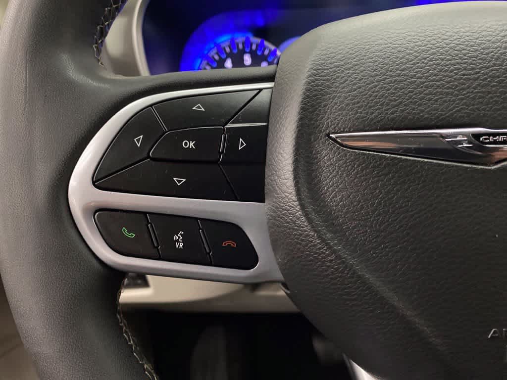 Used 2024 Chrysler Pacifica Touring-L FWD image 19