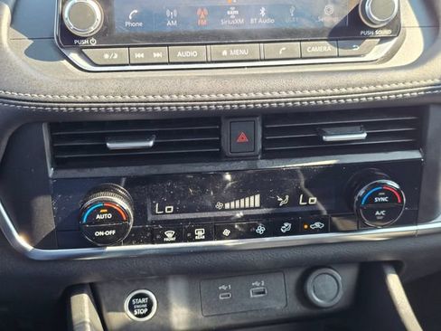 Used 2023 Nissan Rogue SV FWD image 24