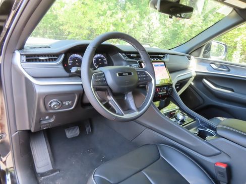 New 2025 Jeep Grand Cherokee Limited w/ Luxury Tech Group II image 19