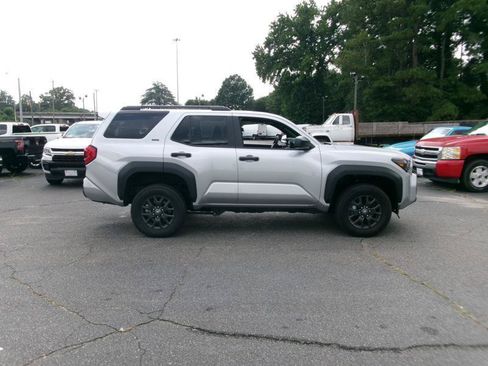 Used 2026 Toyota 4Runner SR5 AWD/4WD image 5