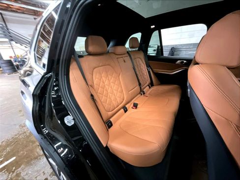 Used 2024 BMW X5 xDrive40i w/ Premium Package image 29