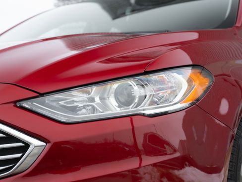 Used 2017 Ford Fusion SE image 31