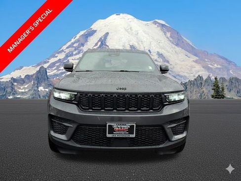 Used 2023 Jeep Grand Cherokee Altitude image 6