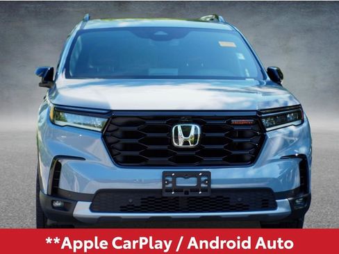 Used 2025 Honda Pilot TrailSport image 3