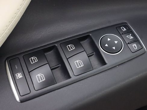 Used 2018 Tesla Model X 75D image 25