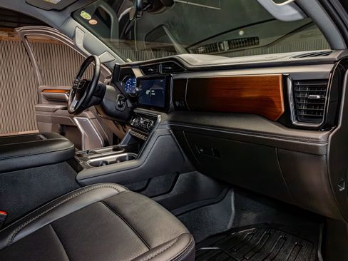 Used 2025 GMC Sierra 3500 Denali w/ Denali Reserve Package image 18