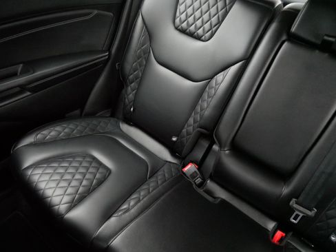 Used 2024 Ford Edge Titanium image 12