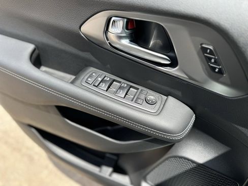 New 2025 Chrysler Pacifica Select image 29