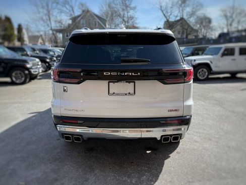 Used 2025 GMC Acadia Denali w/ Super Cruise Package FWD image 10