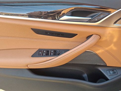 Used 2023 BMW 530i xDrive w/ Premium Package image 12