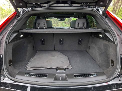 Certified 2023 Cadillac XT4 Premium Luxury AWD/4WD image 29