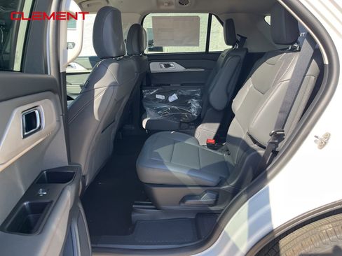 New 2025 Ford Explorer Active w/ Active Comfort Package image 28