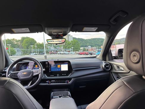 Used 2025 Chevrolet Equinox LT w/ Convenience Package II AWD/4WD image 25