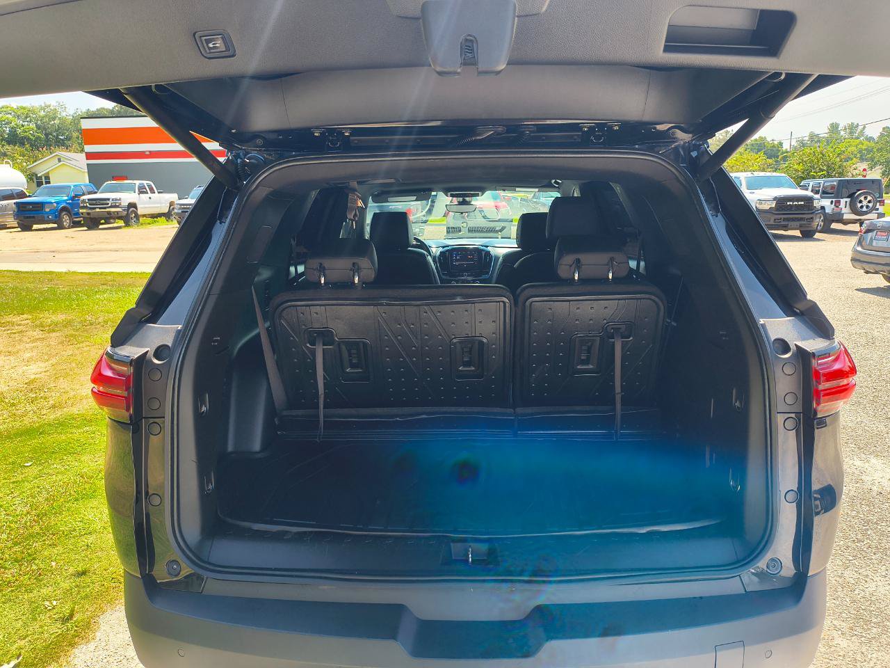Used 2022 Chevrolet Traverse RS w/ LPO, Floor Liner Package FWD image 11