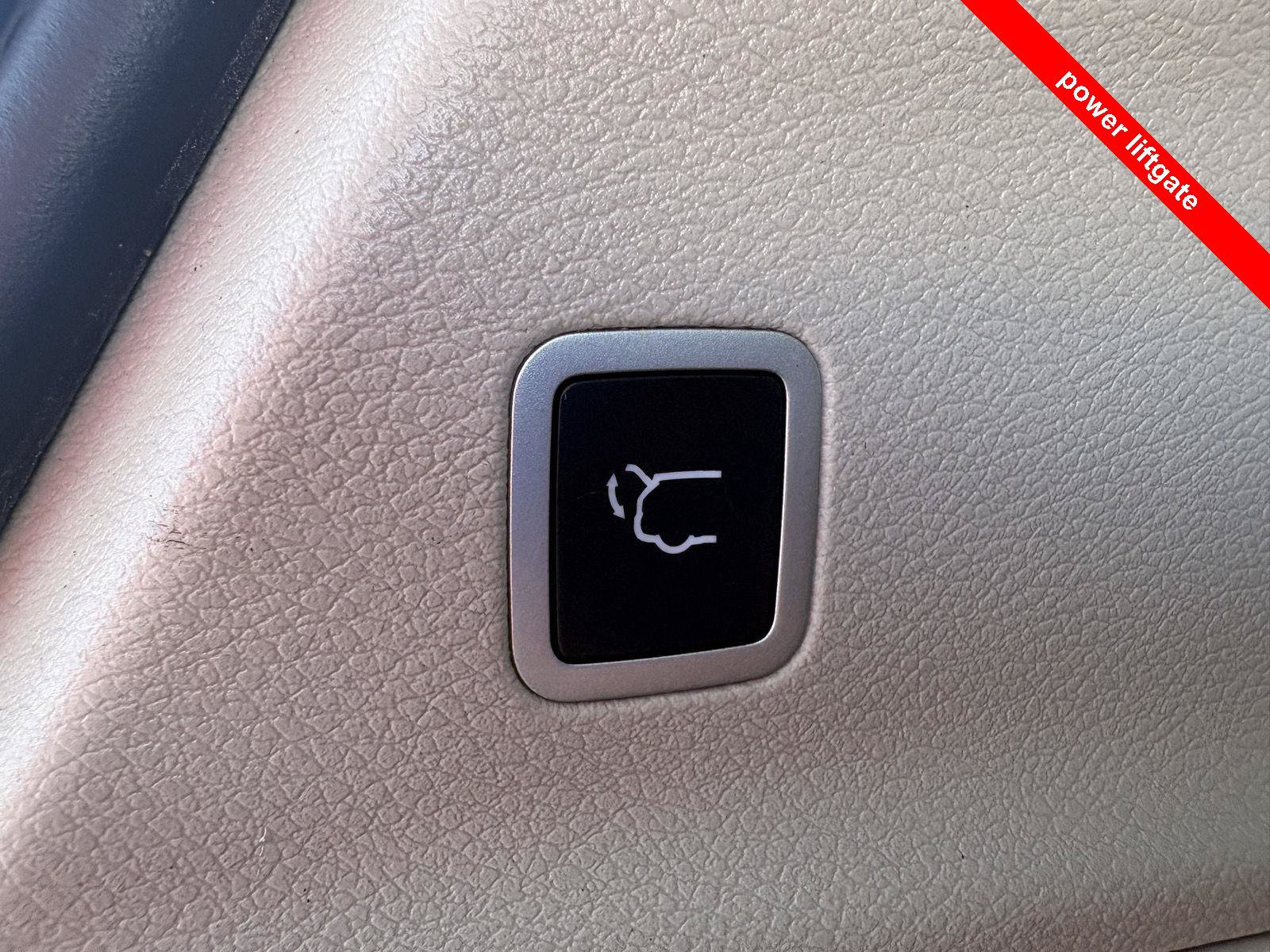 Used 2021 Chrysler Pacifica Touring-L FWD image 7