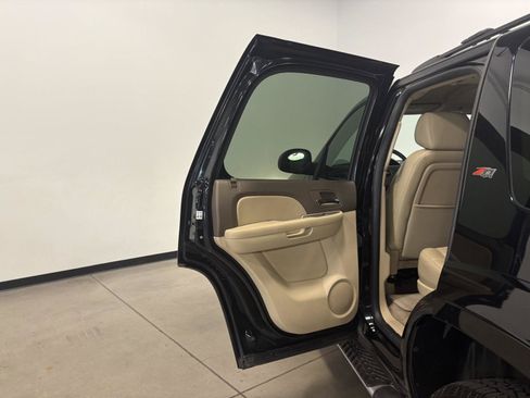 Used 2010 Chevrolet Tahoe LT w/ Luxury Package AWD/4WD image 23