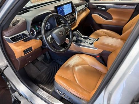 Used 2020 Toyota Highlander Platinum AWD/4WD image 12