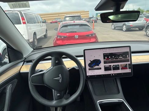 Used 2023 Tesla Model Y Long Range AWD/4WD image 7