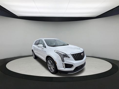 Used 2024 Cadillac XT5 Premium Luxury w/ Technology Package image 7