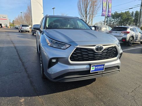 Used 2023 Toyota Highlander XLE AWD/4WD image 8