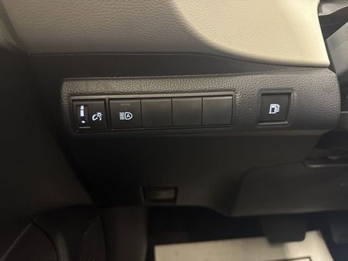 Used 2025 Toyota Corolla LE image 20