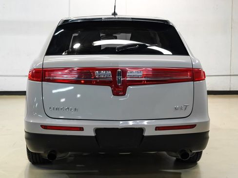 Used 2019 Lincoln MKT AWD image 9