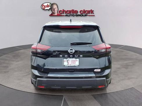 Certified 2026 Nissan Rogue SV FWD image 4