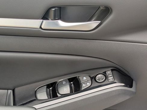 New 2025 Nissan Altima 2.5 SR w/ SR Premium Package image 12