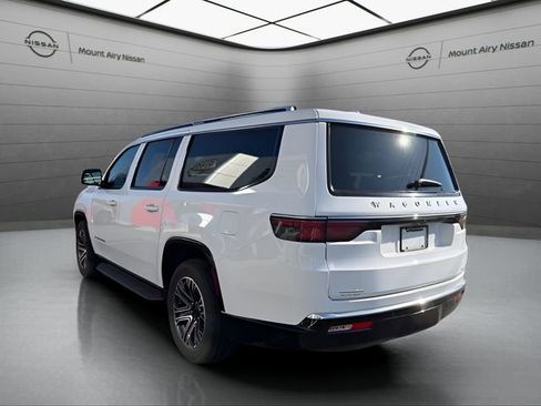 Used 2023 Jeep Wagoneer L Series II image 5