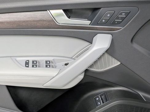 Used 2024 Audi Q5 e Premium Plus image 15