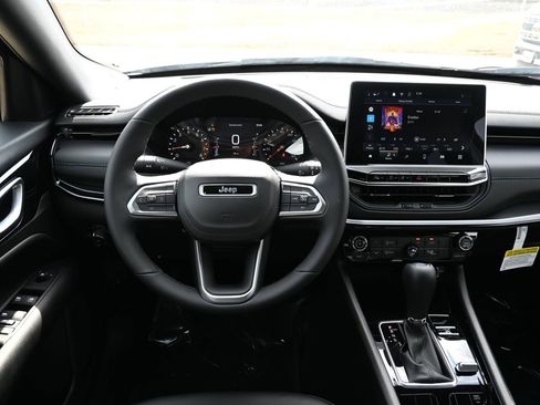 New 2026 Jeep Compass Latitude image 16