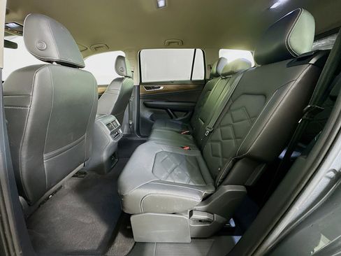 Used 2025 Volkswagen Atlas SE image 27