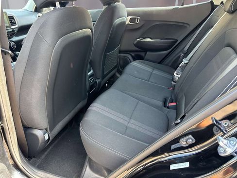 Used 2025 Hyundai Venue SEL FWD image 8