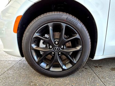 New 2026 Chrysler Pacifica Select w/ S Appearance Package AWD/4WD image 32