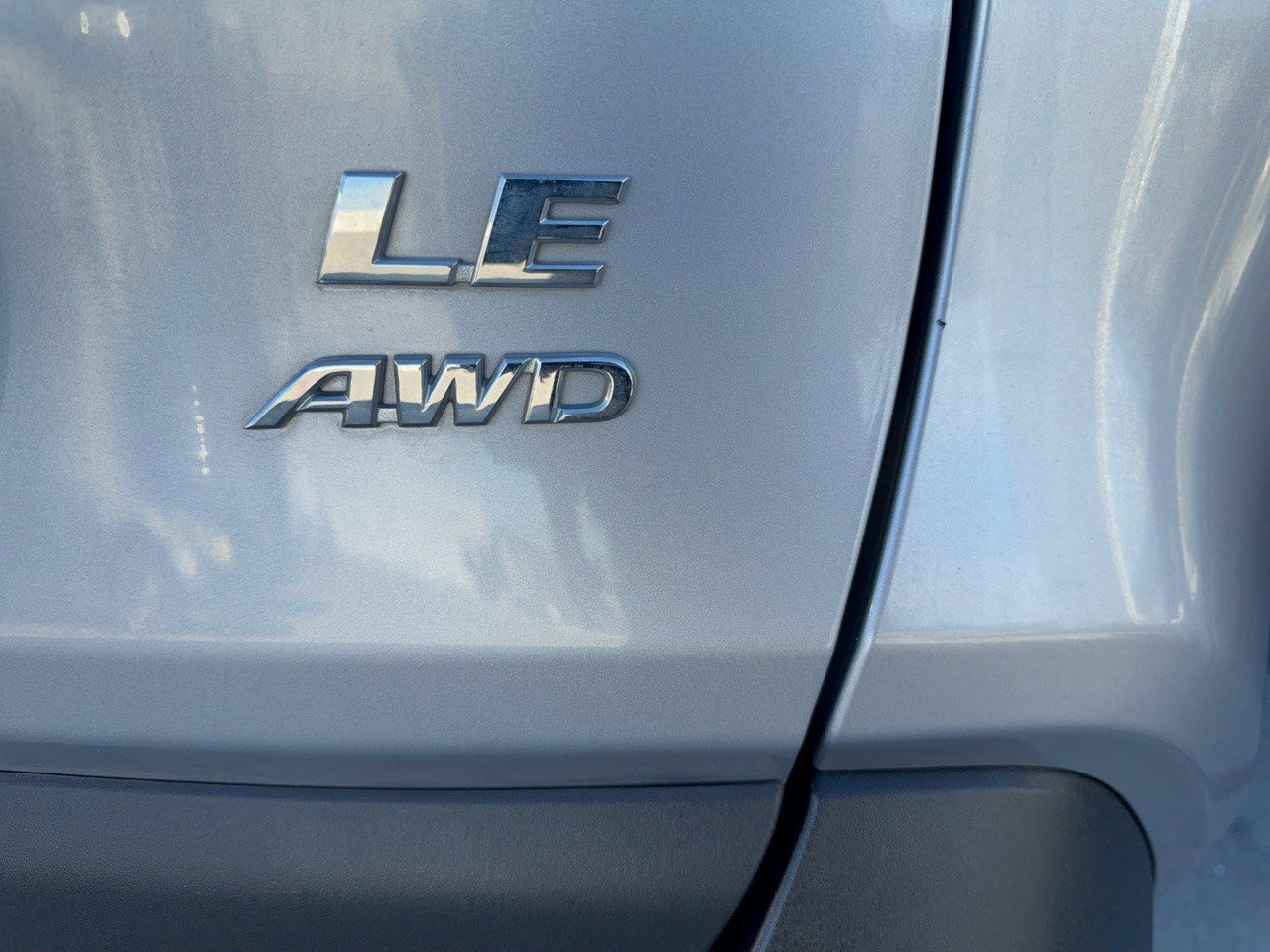 Used 2025 Toyota RAV4 LE AWD/4WD image 31