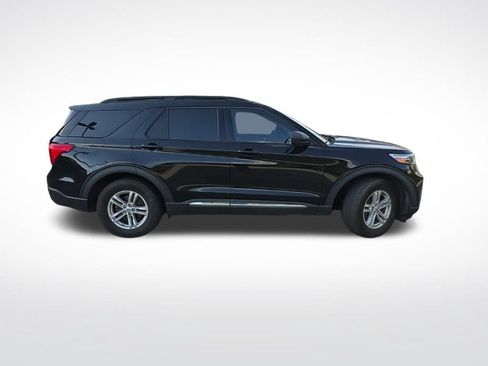 Used 2021 Ford Explorer XLT w/ Equipment Group 202A AWD/4WD image 4