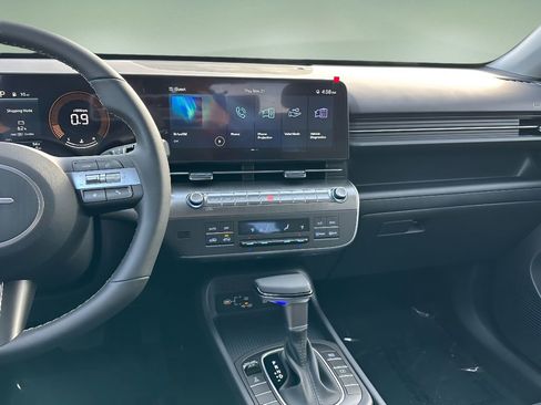 Used 2025 Hyundai Kona SEL image 18