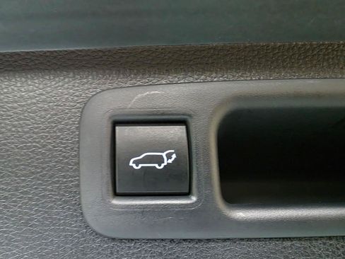 Used 2022 Toyota Highlander XLE AWD/4WD image 23