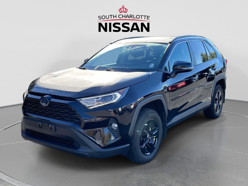 Used 2021 Toyota RAV4 XLE w/ Convenience Package AWD/4WD image 3